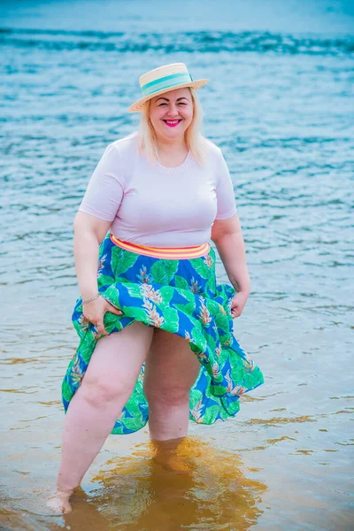 Size Model Beach Overweight Woman Enjoying Life Beautiful Xxl Lady — Stock Photo, Image