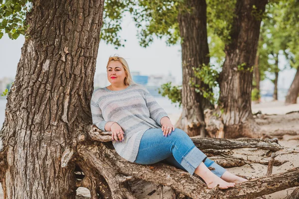 Size Modell Strand Übergewichtige Frauen Genießen Das Leben Schöne Xxl — Stockfoto