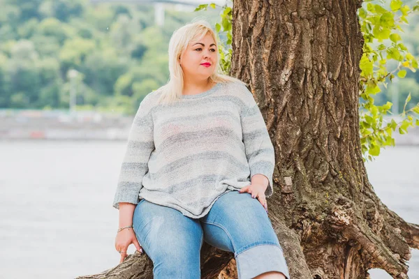 Size Model Beach Overweight Woman Enjoying Life Beautiful Xxl Lady — Stock Photo, Image