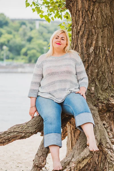 Size Modell Strand Übergewichtige Frauen Genießen Das Leben Schöne Xxl — Stockfoto