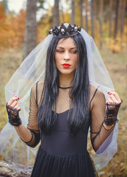 Halloween Hexe Einem Dunklen Wald Schöne Junge Frau Modernem Hexenkleid — Stockfoto