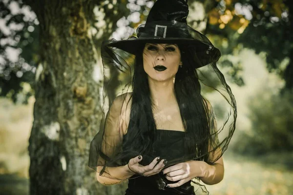 Traje Halloween Para Dama Hermosa Mujer Joven Vestido Moderno Negro — Foto de Stock