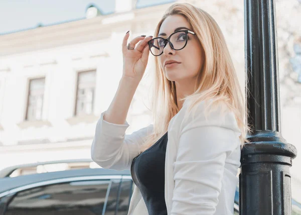 Vrouw Stad Zakenvrouw Stijl Modieuze Outfit Voor Het Werk Concept — Stockfoto