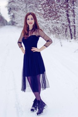 Kış büyülü sahnesi, Noel zamanı, ilham. Kış tatilleri, güzel modern kız, güzel yaşam tarzı.