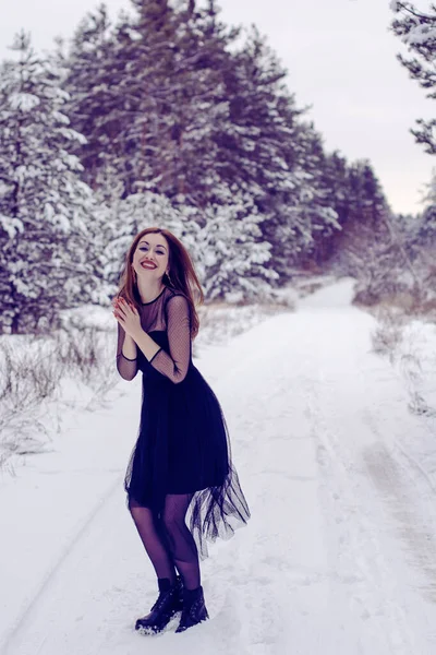 Χειμερινή Μαγική Σκηνή Χριστούγεννα Έμπνευση Χειμερινές Διακοπές Όμορφο Σύγχρονο Κορίτσι — Φωτογραφία Αρχείου