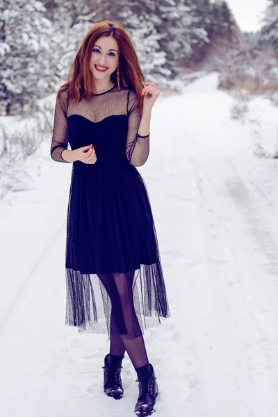Téli Varázslatos Jelenet Karácsony Inspiráció Téli Ünnepek Gyönyörű Modern Lány — Stock Fotó