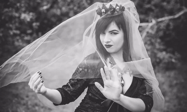 Lady Gotica Velo Viola Glamour Look Vintage Halloween Bellissimo Cittadino — Foto Stock