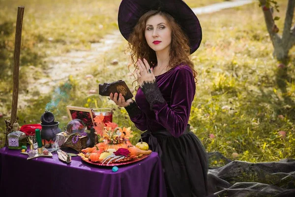 Zauberer Cosplay Ideen Für Halloween Party Konzept Der Herbstferien Frau — Stockfoto