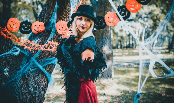 Волшебный Косплей Идеи Хэллоуина Концепция Осенних Праздников Женщина Костюмах Ведьм — стоковое фото