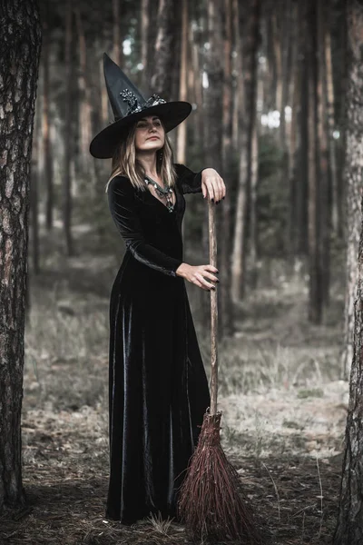 Halloween Dovolená Čarodějnice Lady Mystické Atmosféře Čarodějnictví Koncept Nápady Pro — Stock fotografie