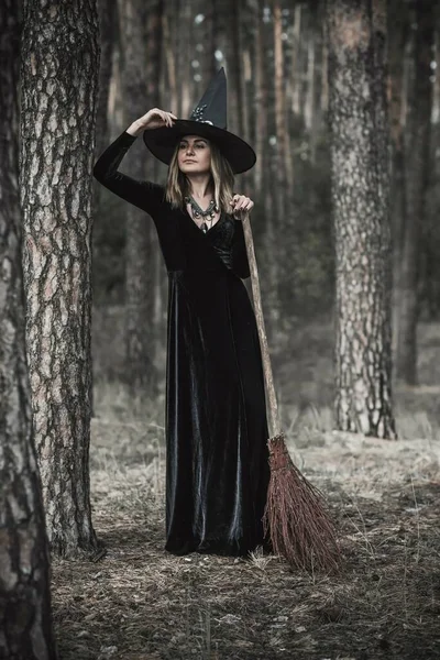 Halloween Διακοπές Μάγισσα Lady Στη Μυστική Ατμόσφαιρα Μαγεία Έννοια Ιδέες — Φωτογραφία Αρχείου