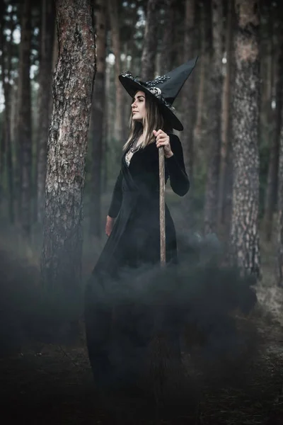 Halloween Vakantie Heks Lady Mystieke Sfeer Hekserij Concept Ideeën Voor — Stockfoto