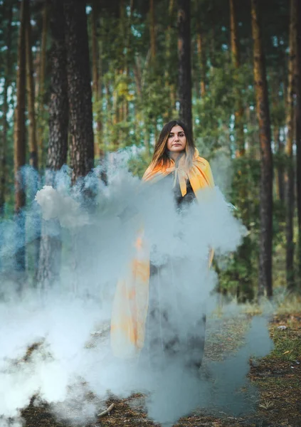 Halloween Διακοπές Μάγισσα Lady Στη Μυστική Ατμόσφαιρα Μαγεία Έννοια Ιδέες — Φωτογραφία Αρχείου