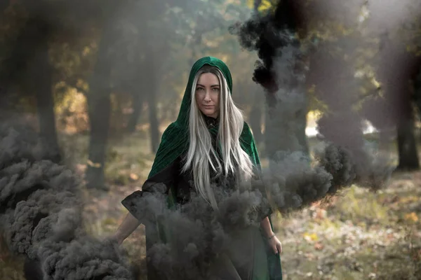 Mystieke Scène Het Bos Tovenaar Look Halloween Ideeën Magische Kostuum — Stockfoto