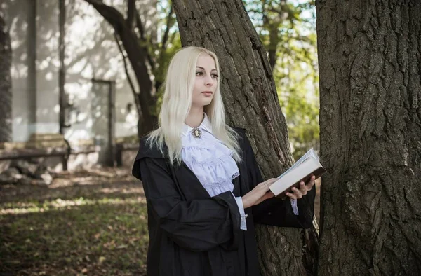 Escena Mística Bosque Mujer Gótica Mirada Mágica Ideas Halloween Disfraz — Foto de Stock