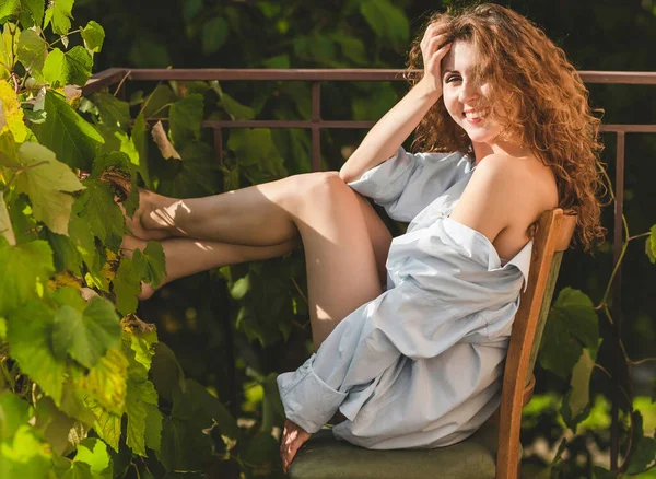 Weiblichkeit Sexy Frau Auf Einem Balkon Konzept Der Zärtlichkeit Und — Stockfoto
