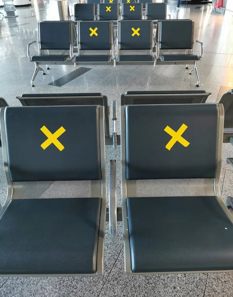 Fileiras Vazias Assentos Área Espera Aeroporto Conexão Com Pandemia Crise — Fotografia de Stock