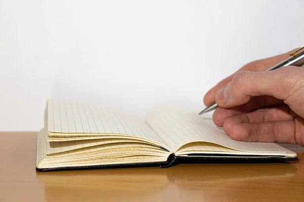 Czarny Otwarty Notatnik Srebrny Długopis Pracy Kreatywności — Zdjęcie stockowe
