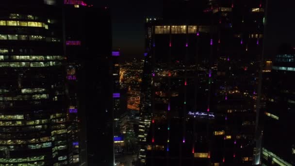 Μια νύχτα κεραία βολή της ουρανοξύστες της Μόσχας διεθνές επιχειρηματικό κέντρο. — Αρχείο Βίντεο