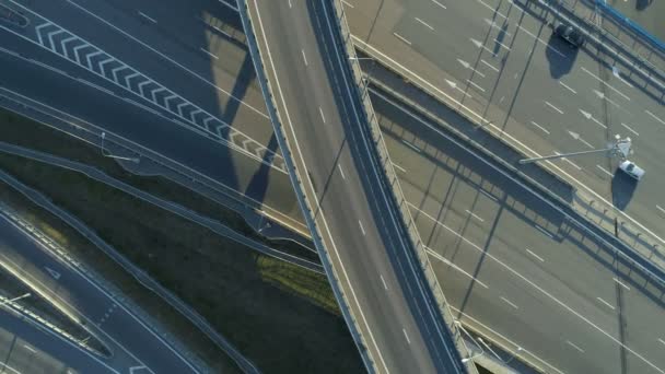Vista aérea del cruce de carreteras en Moscú en un día soleado — Vídeo de stock