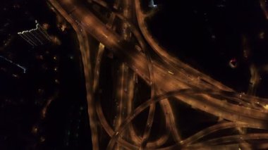 gece yol kavşağında Moskova'da havadan görünümü