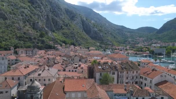 Vista aérea del casco antiguo de Kotor, Montenegro — Vídeos de Stock