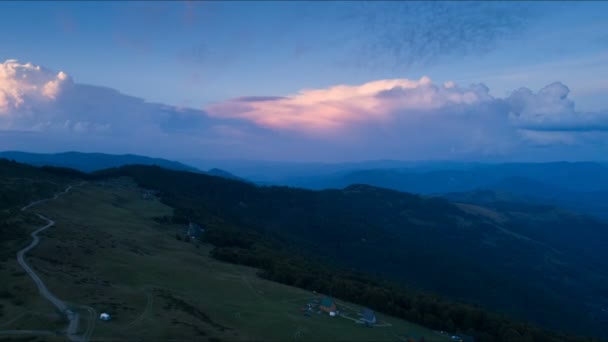 Sonnenuntergang am Berg Komovi in Montenegro — Stockvideo