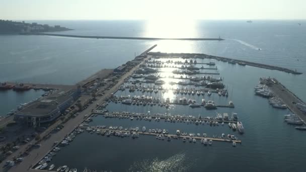 Vista aérea de la ciudad Bar y puerto — Vídeos de Stock