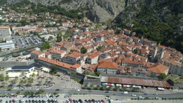 Luftudsigt over den gamle bydel Kotor, Montenegro – Stock-video