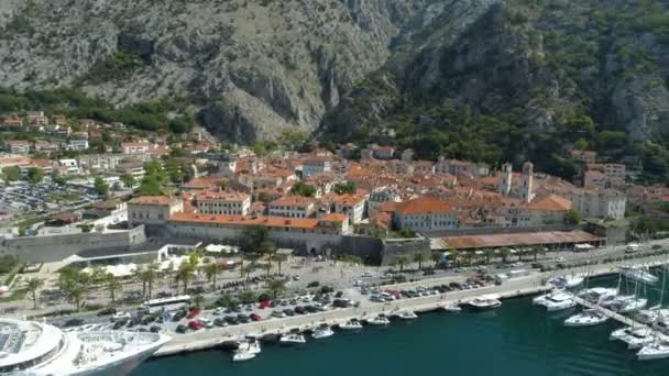 Letecký pohled na staré město Kotor, Černá Hora — Stock video