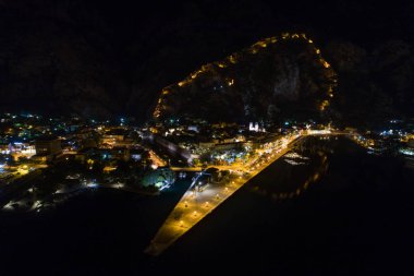 Hava gece görünümüne eski Kotor