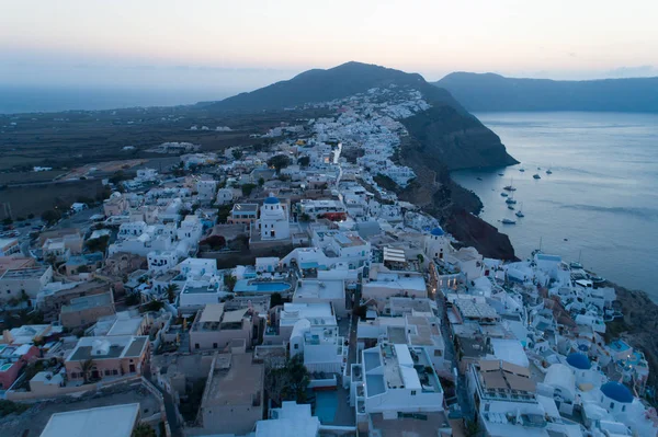 Vista aérea de la ciudad de Oia en Santorini Grecia — Foto de Stock