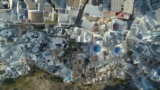Вид с воздуха над городом Ия на Грецию Санторини — стоковое видео
