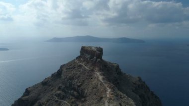 Santorini'de Skaros taştan çevresinde uçuş