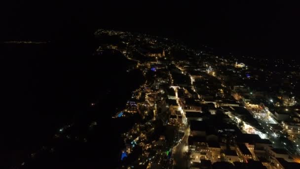 Flygfoto över berömda grekiska resort Thira på natten. — Stockvideo