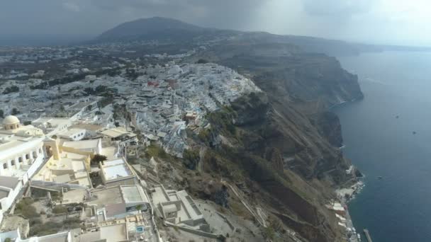 Vista aérea del famoso complejo griego Thira . — Vídeo de stock