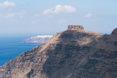 Görüntü Santorini Adası ve Skaros kaya.