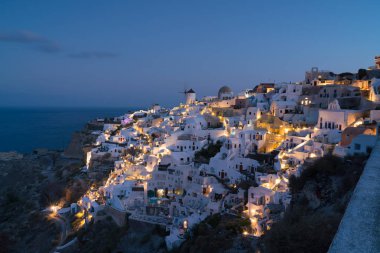 Sabah erken saatte Oia, Santorini mavi.