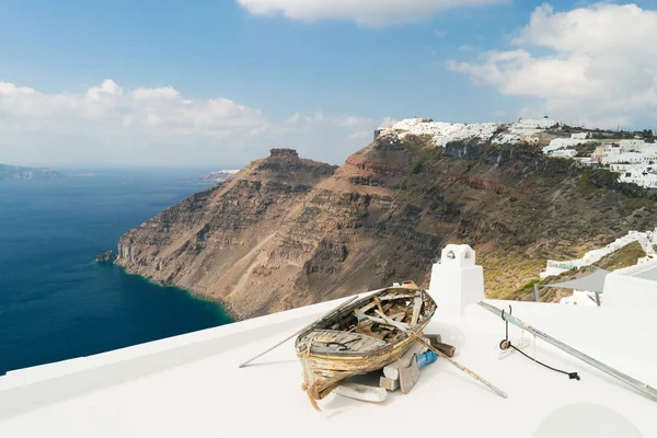 Vista desde Thira a Imerovigli y Skaros rock, Santorini . — Foto de Stock