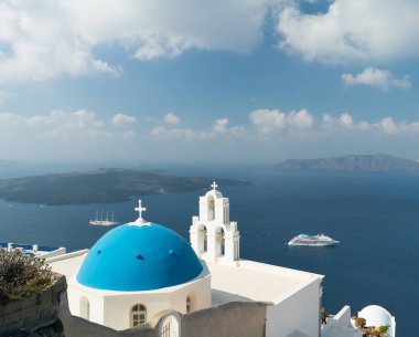 Ege Denizi Bakire Meryem Katolik Kilisesi Fira 'nın üç çanı, Santorini.