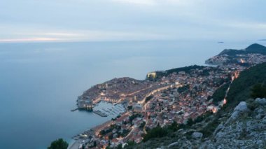 Gün gece Dubrovnik'in, Akdeniz'in en ünlü turistik yerlerinden hızlandırılmış görüntüleri için