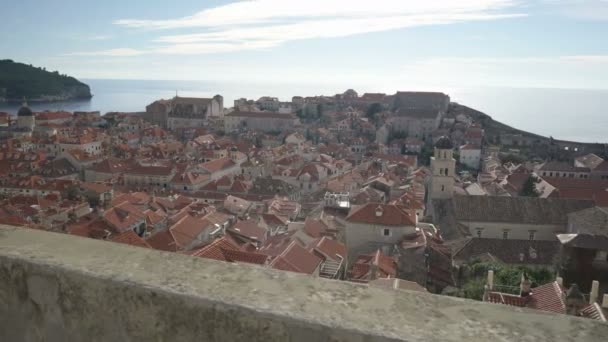 Gamla stan Dubrovnik på solig dag Visa från ringmuren — Stockvideo