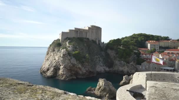 Fortaleza Lovrijenac en el casco antiguo de Dubrovnik . — Vídeos de Stock