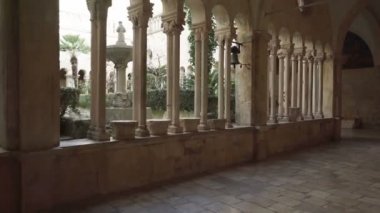 çan kulesinde Dubrovnik manzaralı 13 yüzyıl Franciscan Monastery.