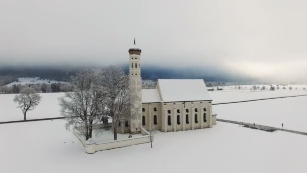 Luchtfoto van St. Coloman Kerk in Zuid-Duitsland — Stockvideo