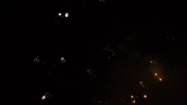 Gece havai fişek