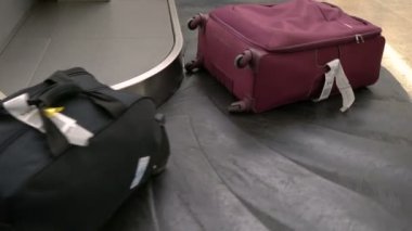 Bagaj bandında bavul