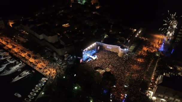 Oslava nového roku na staré město Budva — Stock video