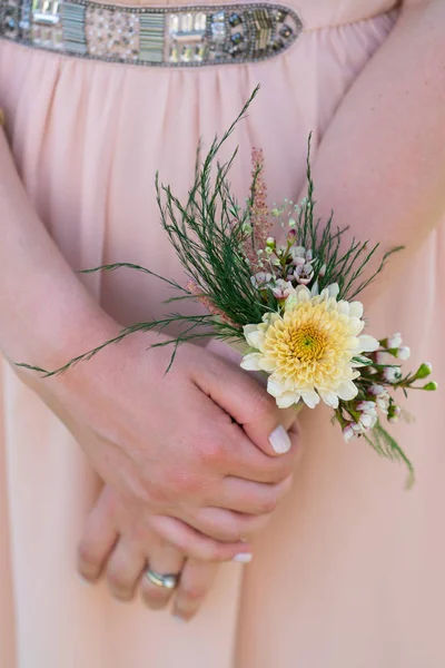 Floral bracelet on the hand of a woman — Stock Photo, Image