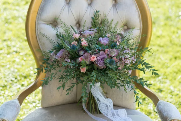 Luxurious rustic wedding bouquet on the chair — Stock Photo, Image